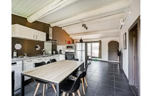 Maisons de vacances Nice Home In St-Genies-De-Comolas : photos des chambres
