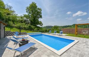 3 Bedroom Cozy Home In Vrtnjakovec 