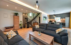 3 Bedroom Cozy Home In Vrtnjakovec 