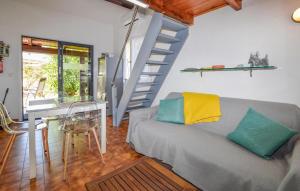 Maisons de vacances 2 Bedroom Awesome Home In Albitreccia : photos des chambres