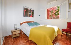 Maisons de vacances 2 Bedroom Awesome Home In Albitreccia : photos des chambres
