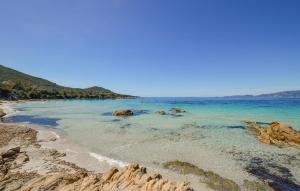 Maisons de vacances 2 Bedroom Awesome Home In Albitreccia : photos des chambres