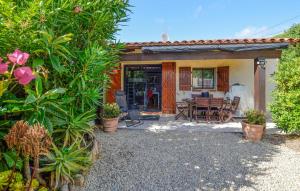 2 Bedroom Awesome Home In Albitreccia