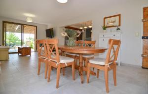 Maisons de vacances Awesome Home In Saint-Siffret With Wifi : photos des chambres
