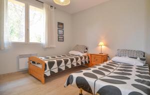 Maisons de vacances Awesome Home In Saint-Siffret With Wifi : photos des chambres