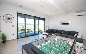 Nice Apartment In Brodarica With Sauna