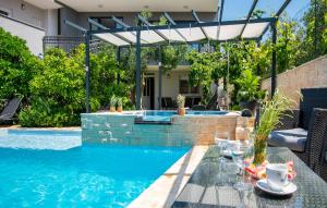 Nice Apartment In Brodarica With Sauna