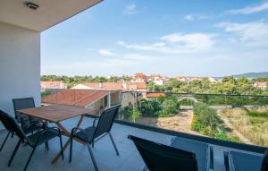 Nice Apartment In Brodarica With Sauna 