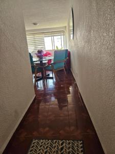 Habitación confortable frente a área verde y río con fauna silvestre con pista para ejercitarse