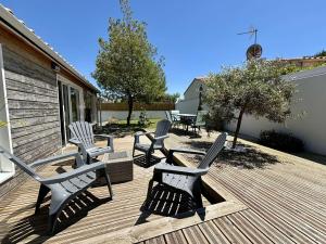 Maisons de vacances Maison renovee St-Pierre d-Oleron, 4 pers, proche centre, exterieurs agreables, parking, velos inclus - FR-1-246A-317 : photos des chambres