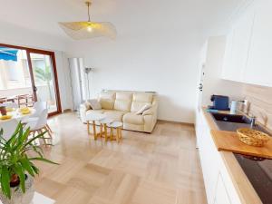 Superbe 4P rénové climatisé avec terrasse proche mer et centre - FR-1-196-359