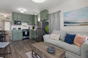 Downtown Peaceful Pearl - Gulf Park Estates