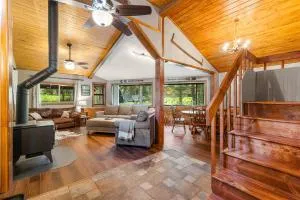 New! Dew Drop Inn - Pet Friendly, 5-min walk to river access - Donnelly