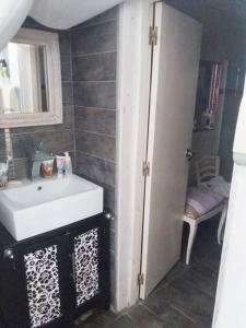 Muy Linda casa a 1 cuadra de terminal de Omnibus