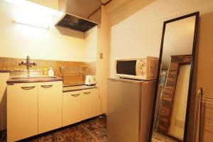 Shinjuku 3 min walk from station #projector OH2-3