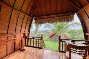 Phòng Deluxe hướng biển giường đôi (Deluxe Double Room with Sea View)