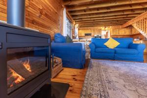 Lark House, Peaceful Mountain Home with Wonderful Ocean Views