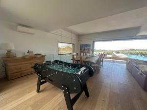 Villas Villa de luxe surplombant la mer, piscine suspendue : photos des chambres