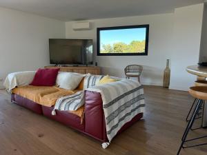 Villas Villa de luxe surplombant la mer, piscine suspendue : photos des chambres