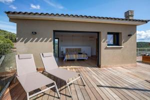 Villas Villa de luxe surplombant la mer, piscine suspendue : photos des chambres