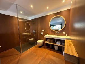 Villas Villa de luxe surplombant la mer, piscine suspendue : photos des chambres