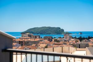 Rooftop Apartments & Rooms