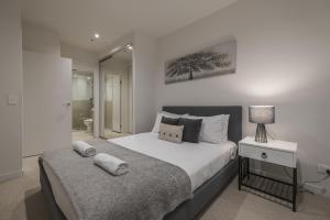 Brand new 2BR2BA Caulfield parkbalcony poolgym