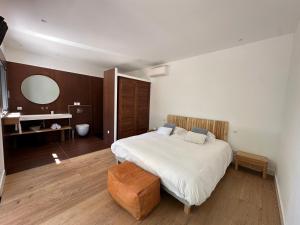 Villas Villa de luxe surplombant la mer, piscine suspendue : photos des chambres