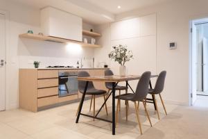 Brand New 2br2ba Caulfield Parkbalcony Poolgym