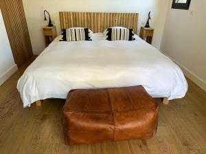 Villas Villa de luxe surplombant la mer, piscine suspendue : photos des chambres