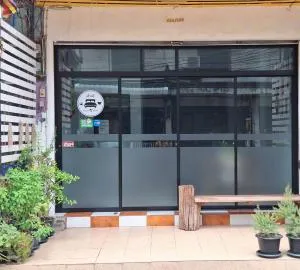 เส้นดี โฮสเทล Sendee Hostel - Уттарадіт