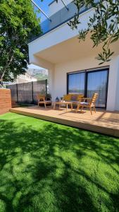 Maslina House - Family apartment 1 with Pool