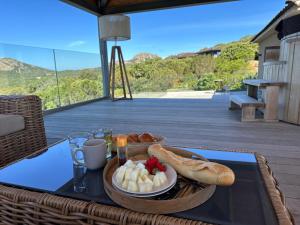 Villas Villa de luxe surplombant la mer, piscine suspendue : photos des chambres