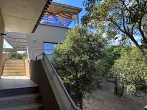 Villas Villa de luxe surplombant la mer, piscine suspendue : photos des chambres