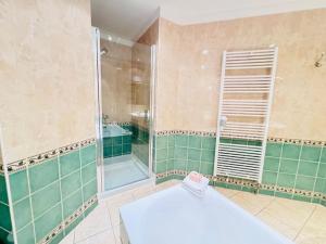 Appartements Sainte-barbe T4, Billard a 2 pas du chateau fort : photos des chambres