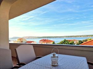 Mande 2 - Kit di primo soccorso disponibile, Barbat na Rabu