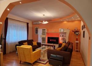 Zees Lux Central Spot