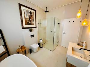 Thalassophile Beach House - Heated Pool