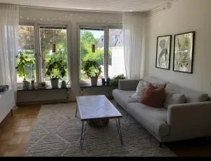 Fint boende med 4 sovrum parkering och trädgård - Järfälla