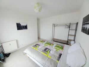 Appartements Appartement 28m2 avec balcon proche gare SNCF, cafe the WIFI gratuits - Netflix - Balcon : photos des chambres