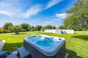 Holiday house Mirna with heated swimming pool and jacuzzi