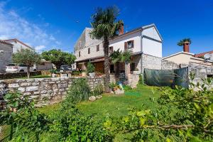 Stone house Graziella Funtana big private Garden