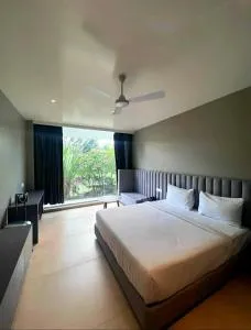 The Democracy Hotel & Resorts - Saputara
