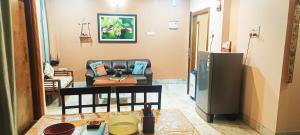 Riverside Palm Luxe 2BHK with AC in both bedrooms near Kamakhya & IHR