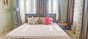 Riverside Palm Luxe 2BHK with AC near Kamakhya & IHR - Amingaon