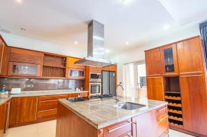 Seaside Villa 2 Pools,beach@50m