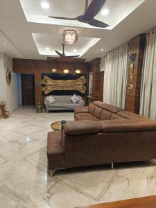 Riverside Palm Deluxe Double Room with AC in a house near Kamakhya and IHR