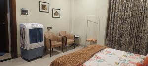 Riverside Palm Deluxe Double Room with AC in a house near Kamakhya and IHR