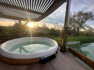 House Boat avec SPA naviguant en Champagne