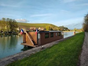 House Boat avec SPA naviguant en Champagne - Chouilly